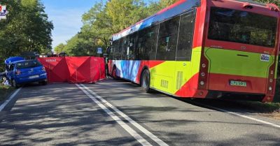 Kierowca volkswagena zginął po zderzeniu z autobusem